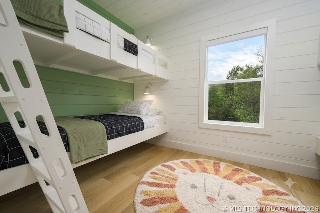 942 Hickory Post