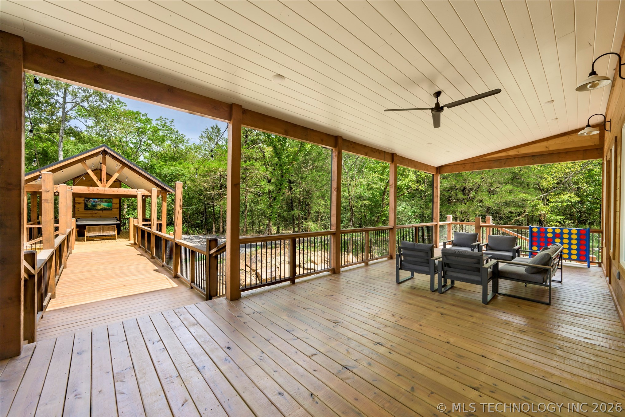 942 Hickory Post