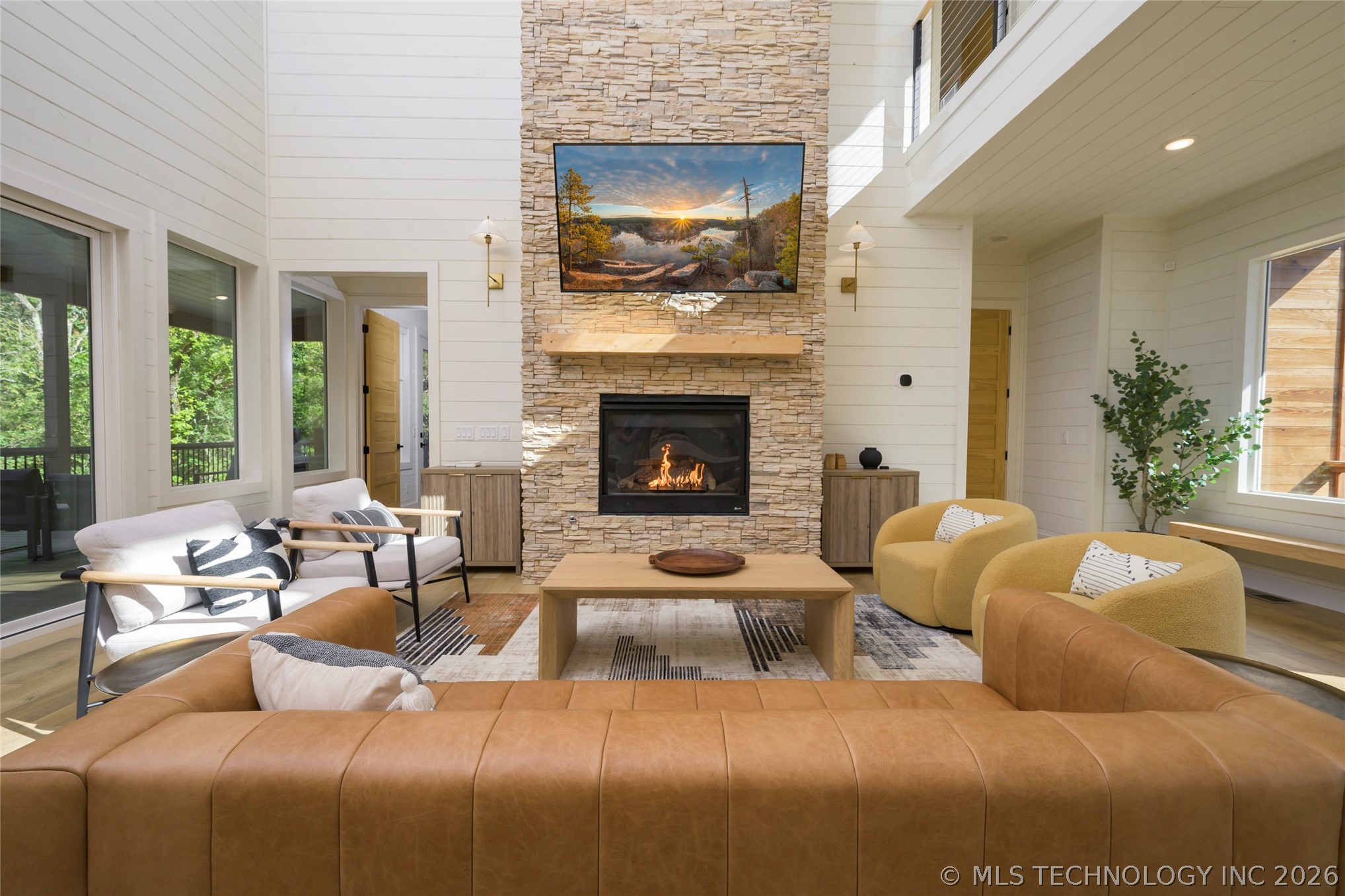942 Hickory Post