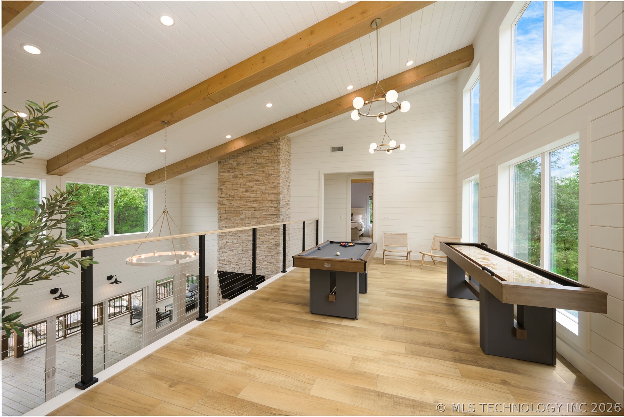 942 Hickory Post