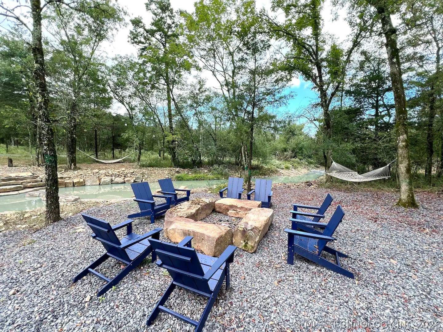 942 Hickory Post