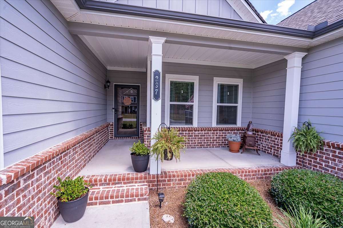 297 Woodbury Lane