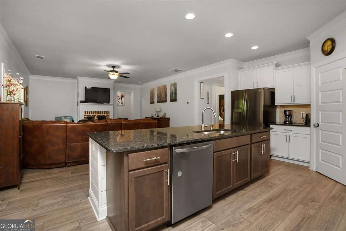 297 Woodbury Lane