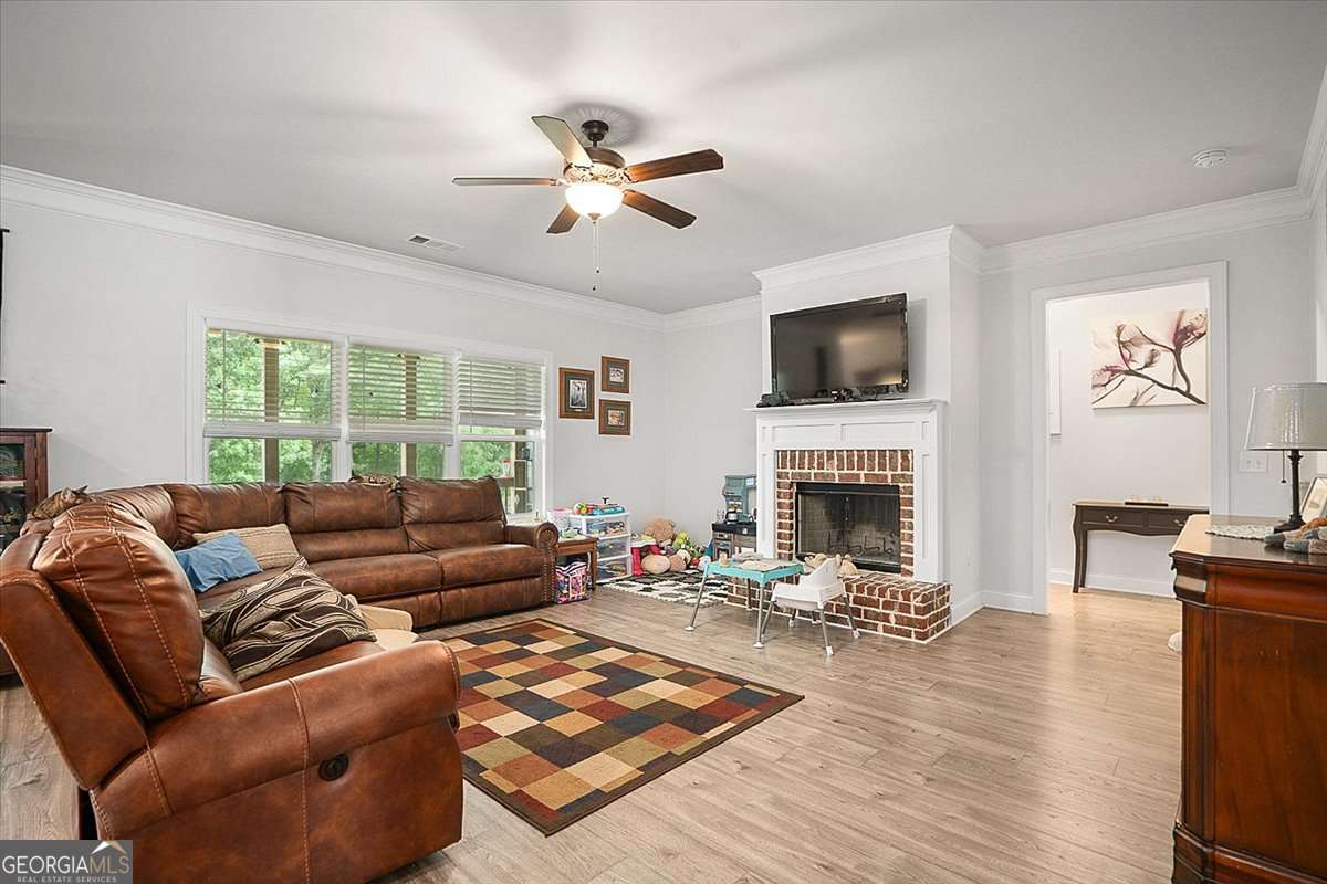 297 Woodbury Lane