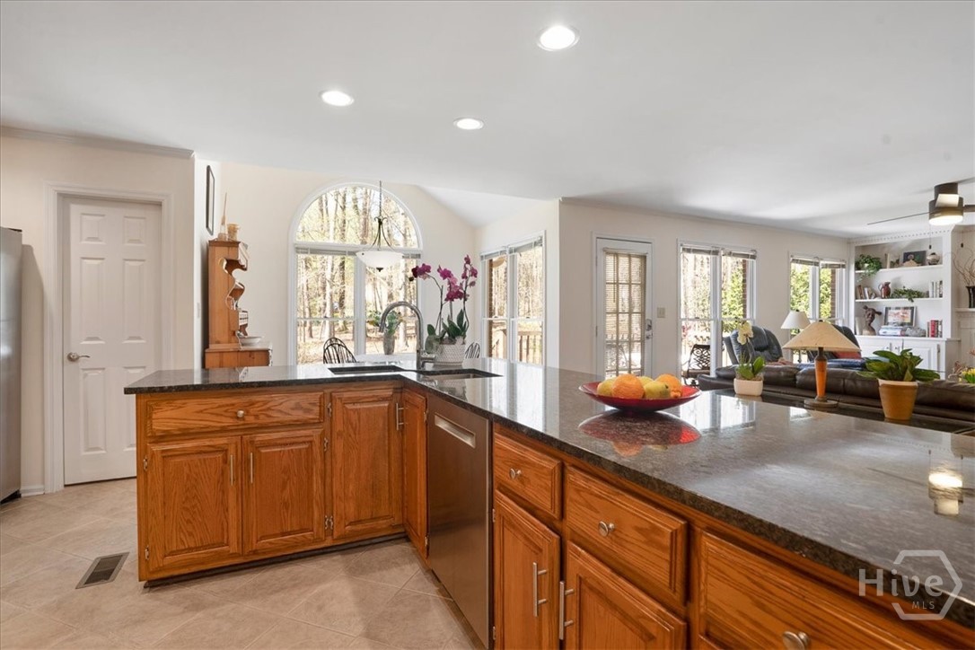 125/115 Emerald Drive