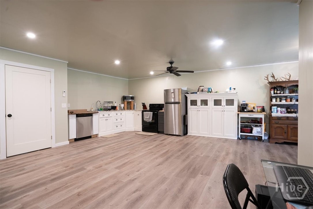 297 Woodbury Lane