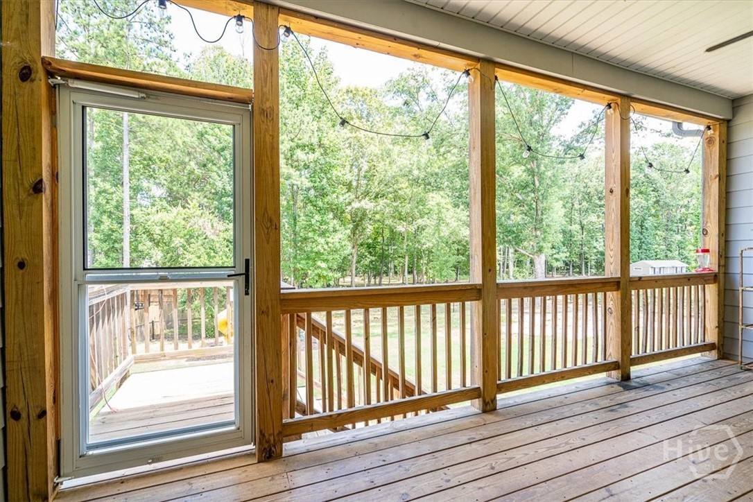 297 Woodbury Lane