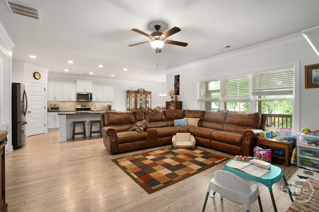 297 Woodbury Lane