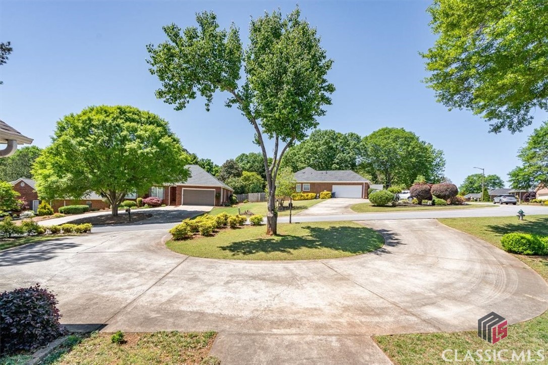 715 St Ives Lane