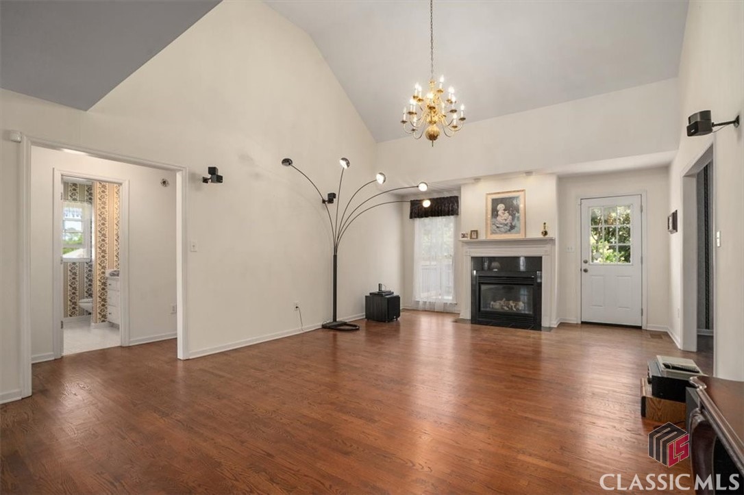 715 St Ives Lane