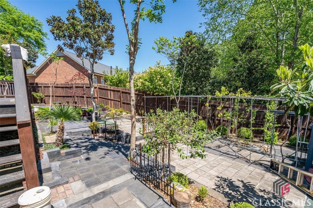 715 St Ives Lane