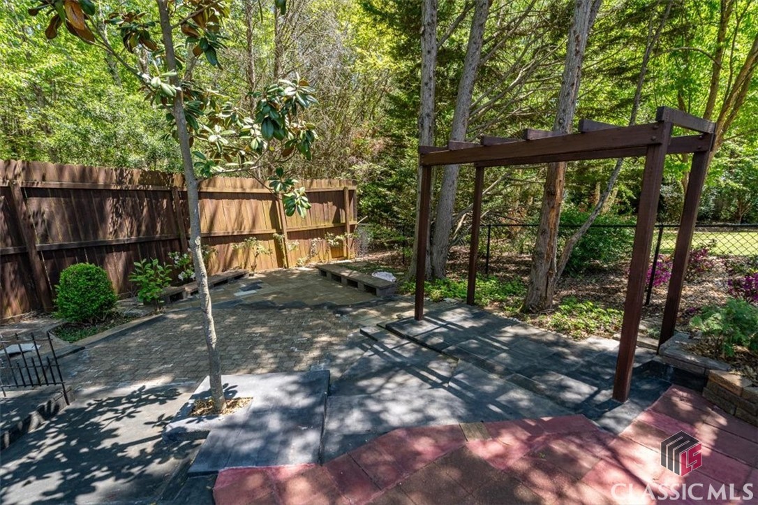 715 St Ives Lane