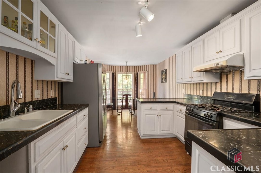 715 St Ives Lane
