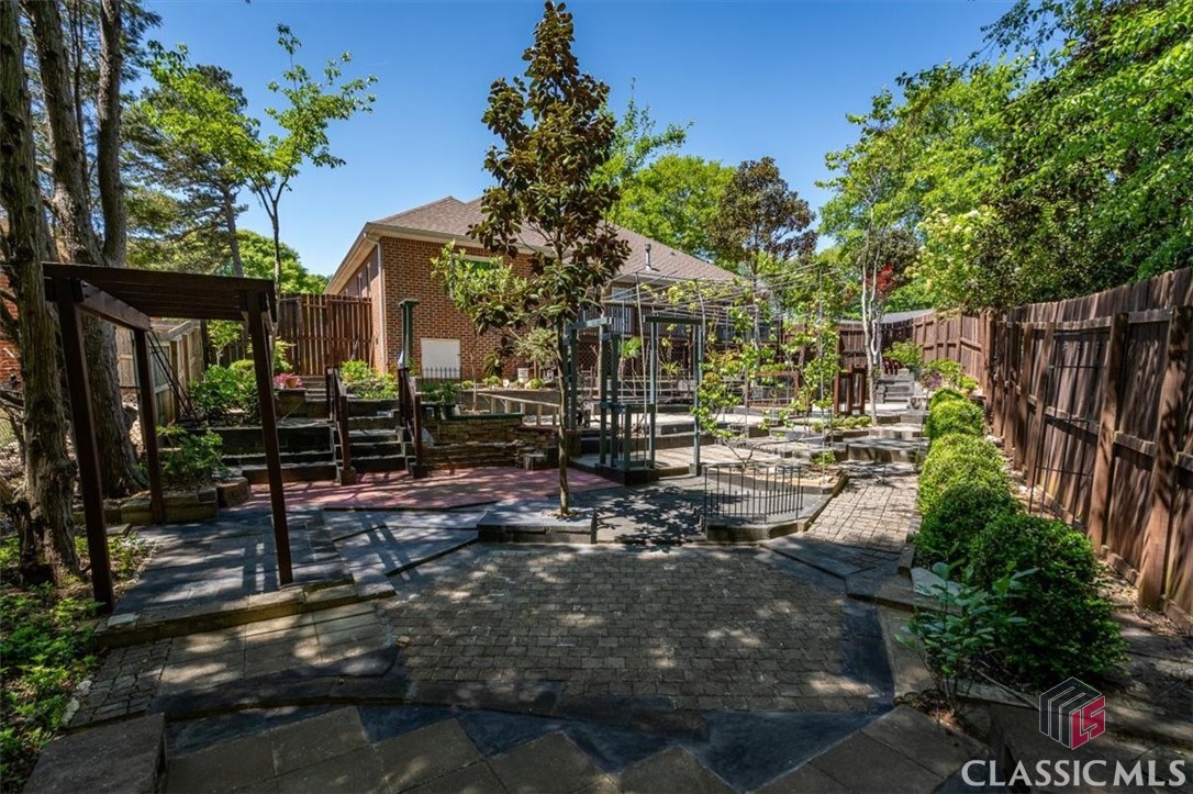 715 St Ives Lane