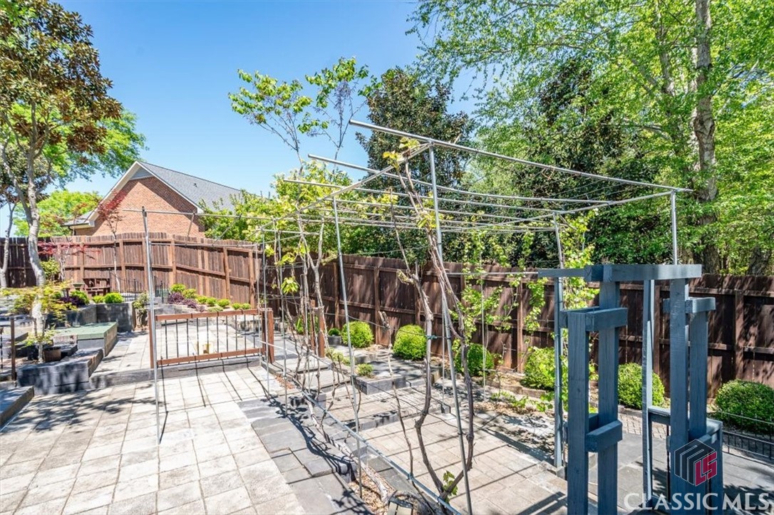 715 St Ives Lane