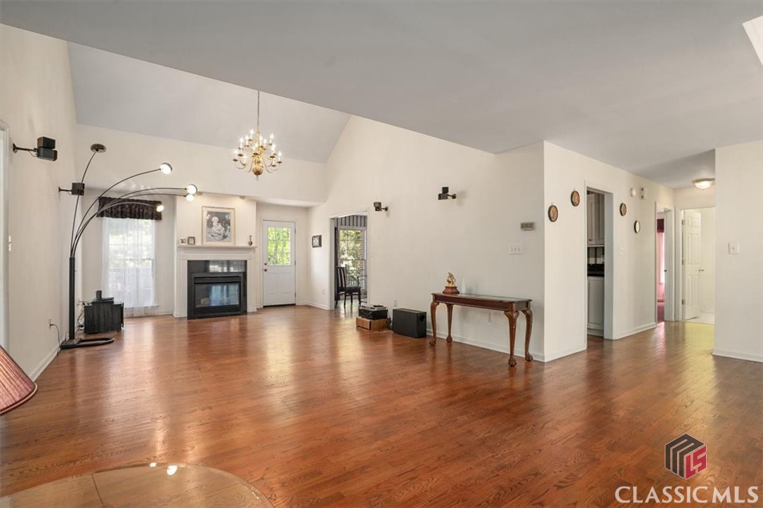715 St Ives Lane
