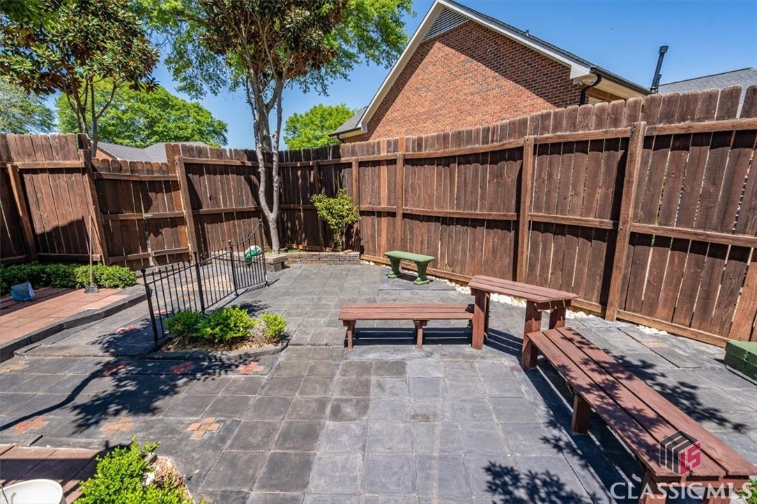 715 St Ives Lane