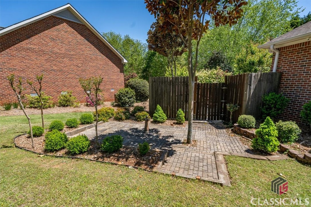 715 St Ives Lane