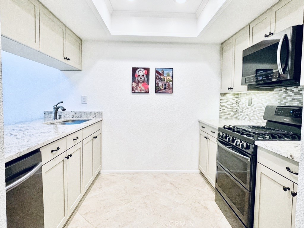 200 E Racquet Club Road 22