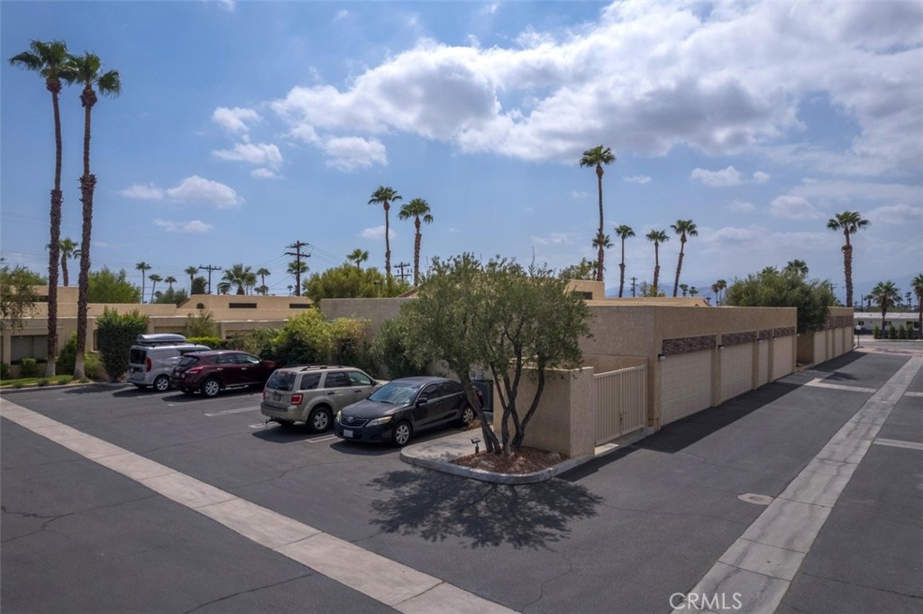 200 E Racquet Club Road 22