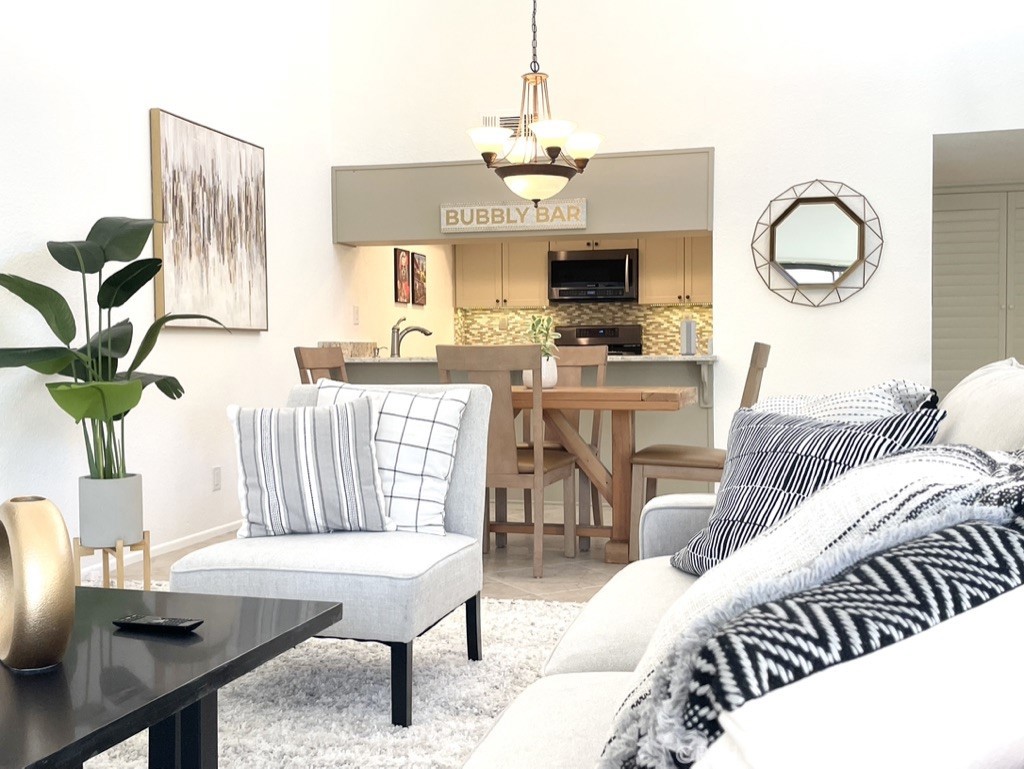 200 E Racquet Club Road 22