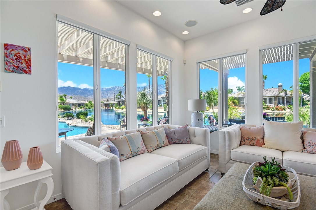 6 Pyramid Lake Court