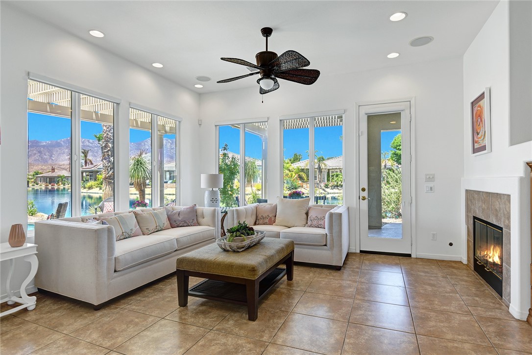6 Pyramid Lake Court