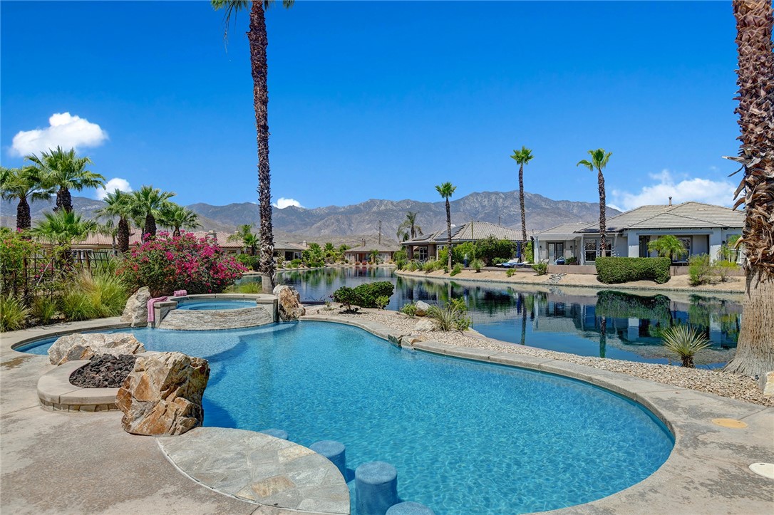 6 Pyramid Lake Court