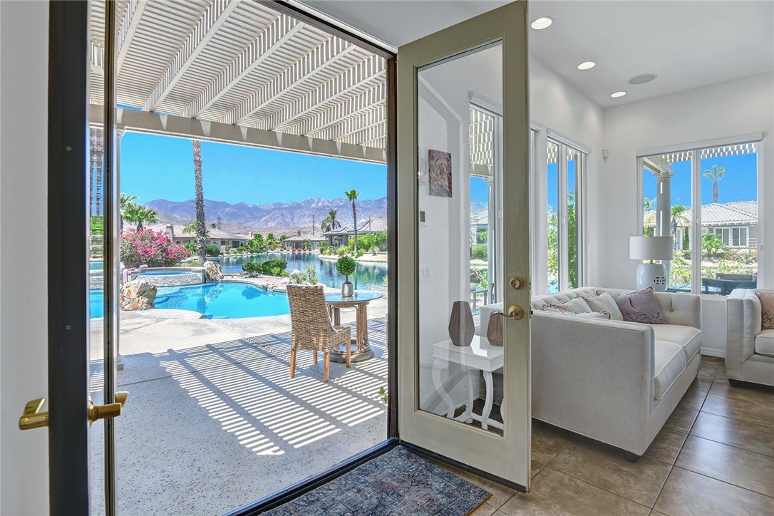 6 Pyramid Lake Court