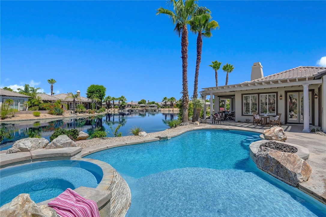 6 Pyramid Lake Court