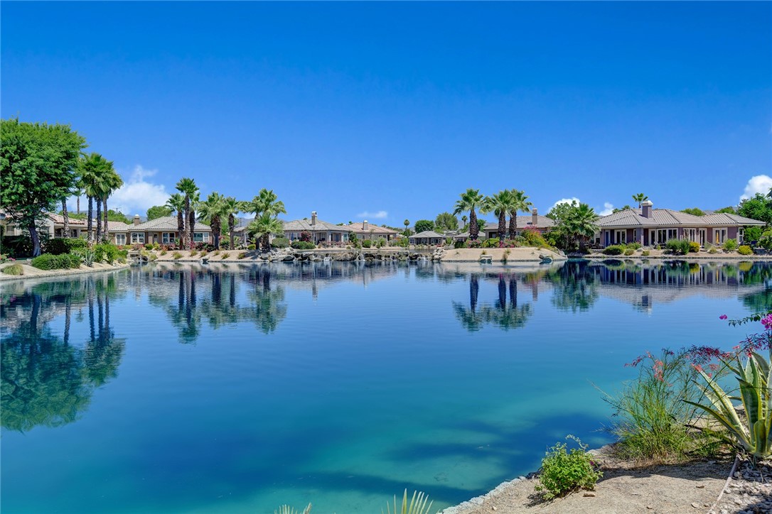 6 Pyramid Lake Court