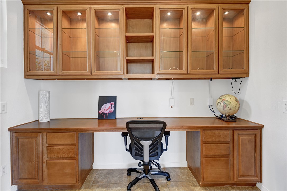 6 Pyramid Lake Court