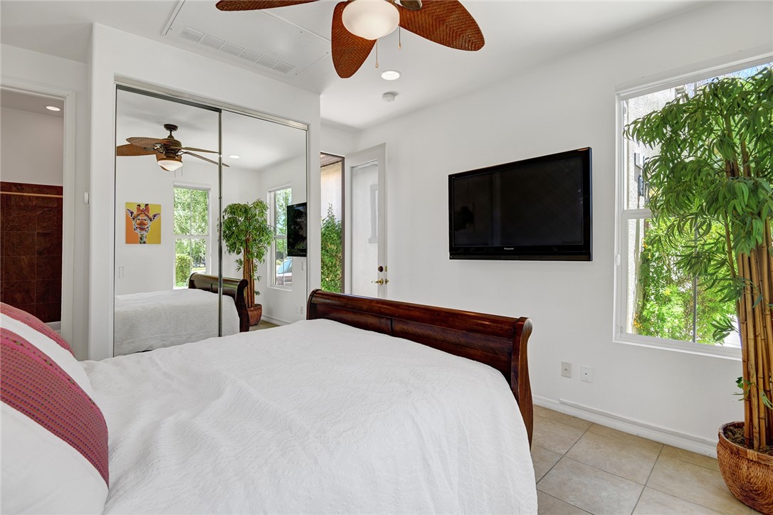 6 Pyramid Lake Court