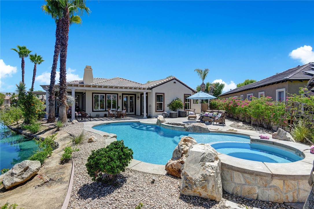 6 Pyramid Lake Court