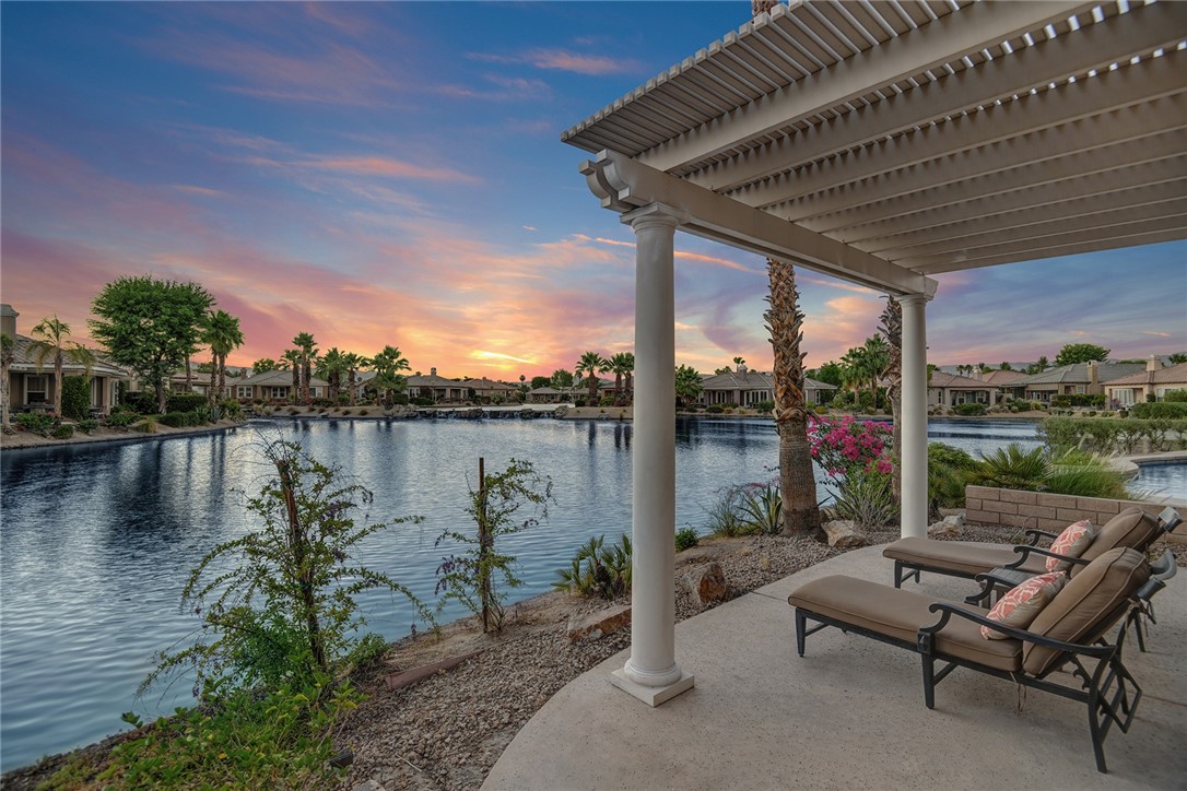 6 Pyramid Lake Court