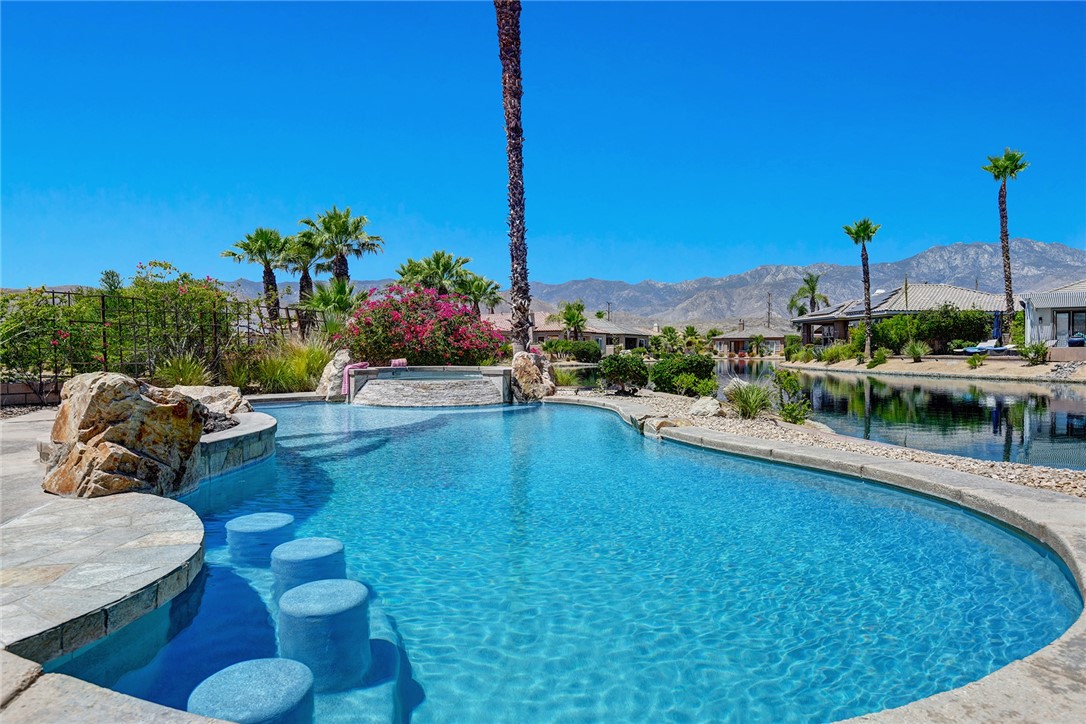 6 Pyramid Lake Court