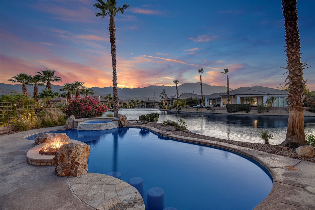 6 Pyramid Lake Court