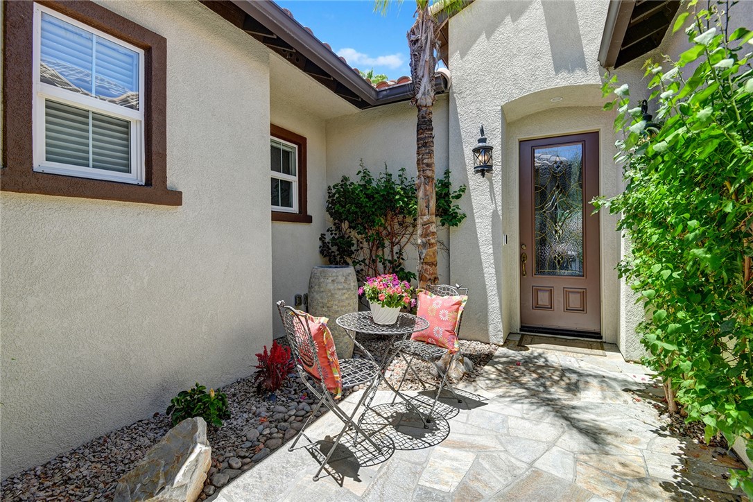 6 Pyramid Lake Court