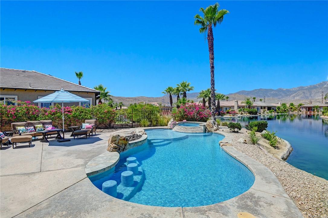 6 Pyramid Lake Court