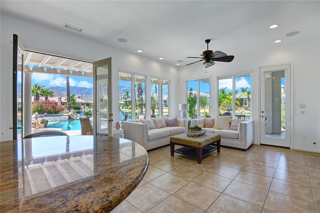 6 Pyramid Lake Court