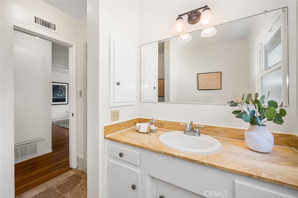 6064 E Oakbrook Street