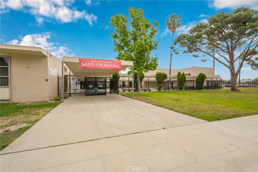 6064 E Oakbrook Street