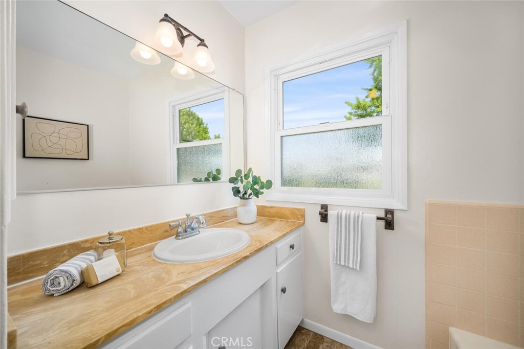 6064 E Oakbrook Street