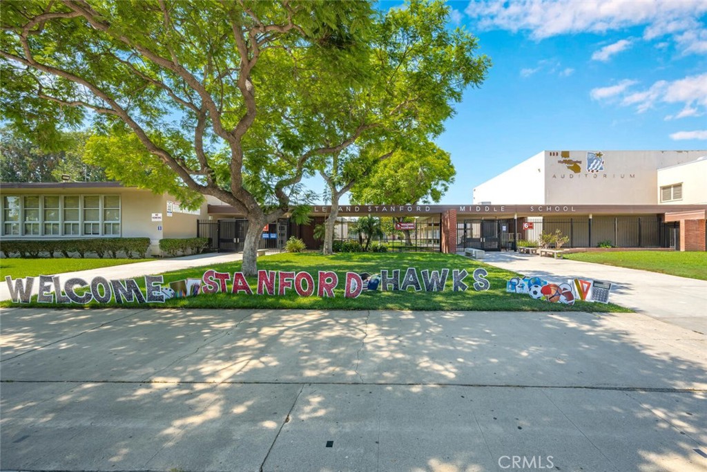 6064 E Oakbrook Street