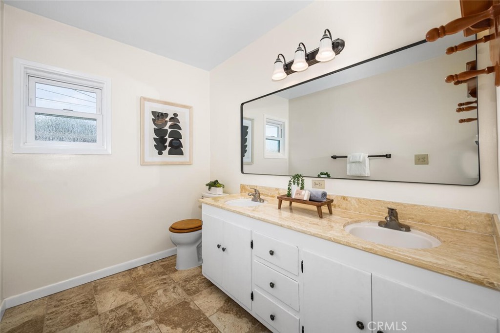 6064 E Oakbrook Street