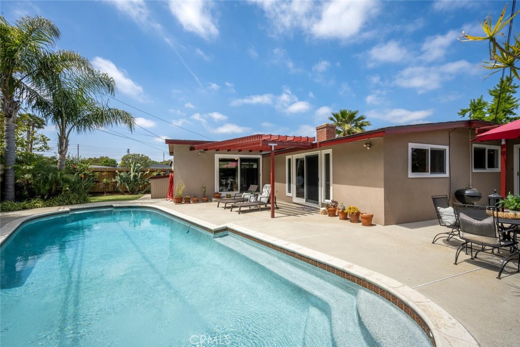 6064 E Oakbrook Street