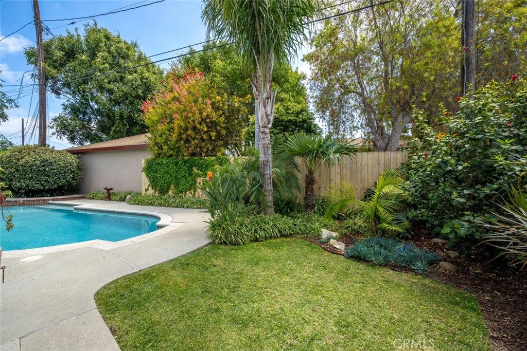 6064 E Oakbrook Street