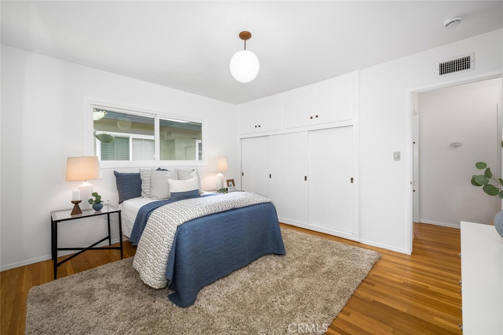 6064 E Oakbrook Street