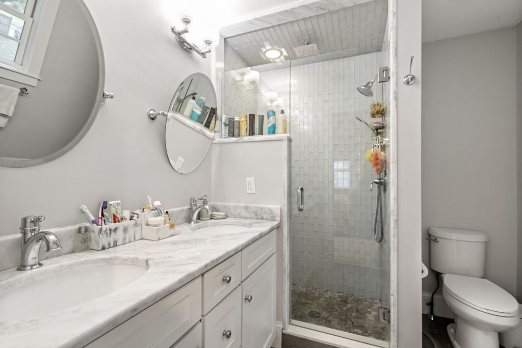 23 Troy Ln # 23