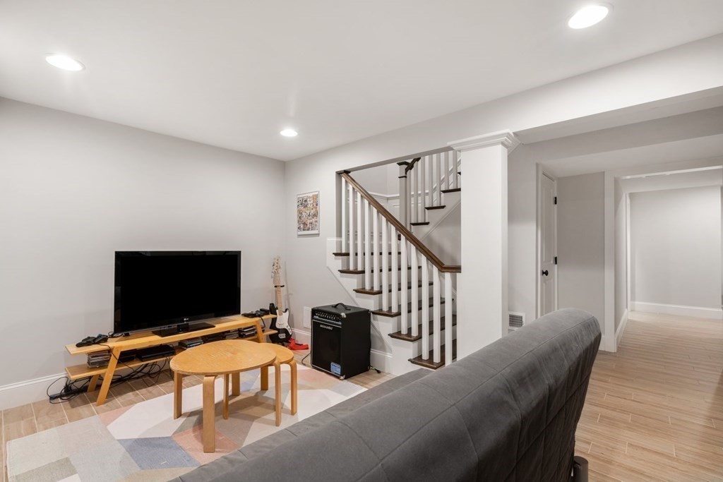 23 Troy Ln # 23